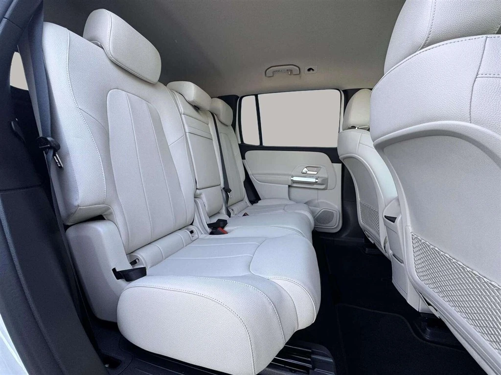 Mercedes-Benz-EQB-image-21