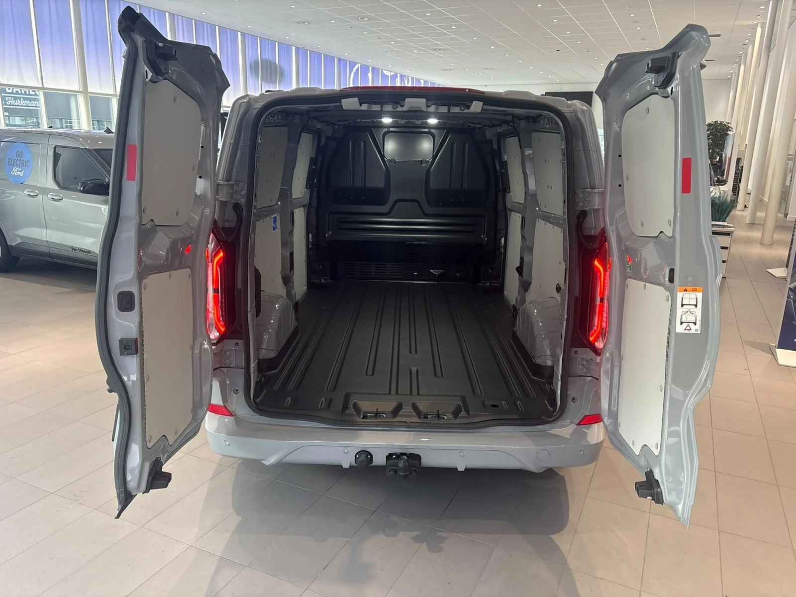 Ford-Transit Custom-image-5