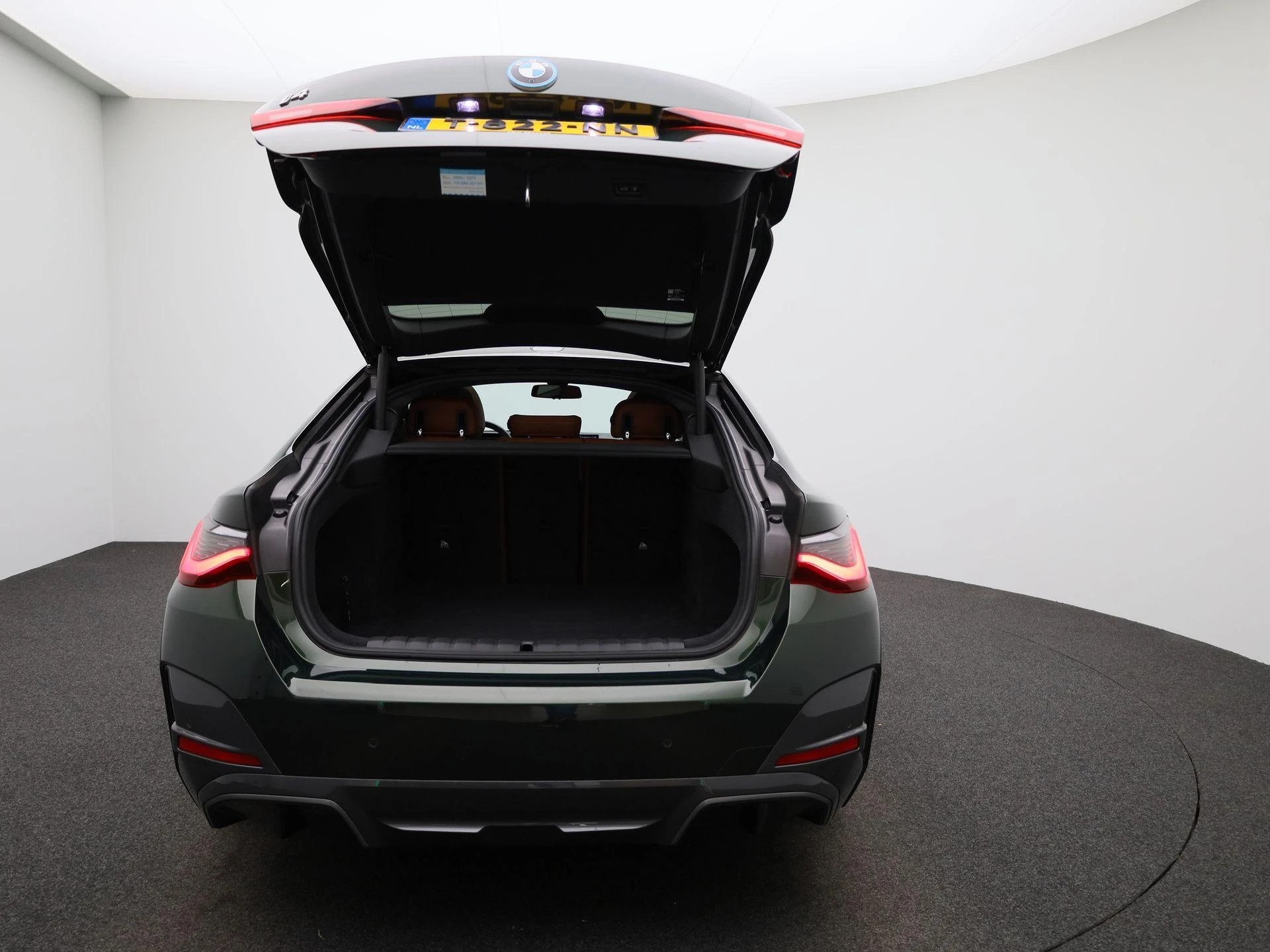BMW-i4-image-10