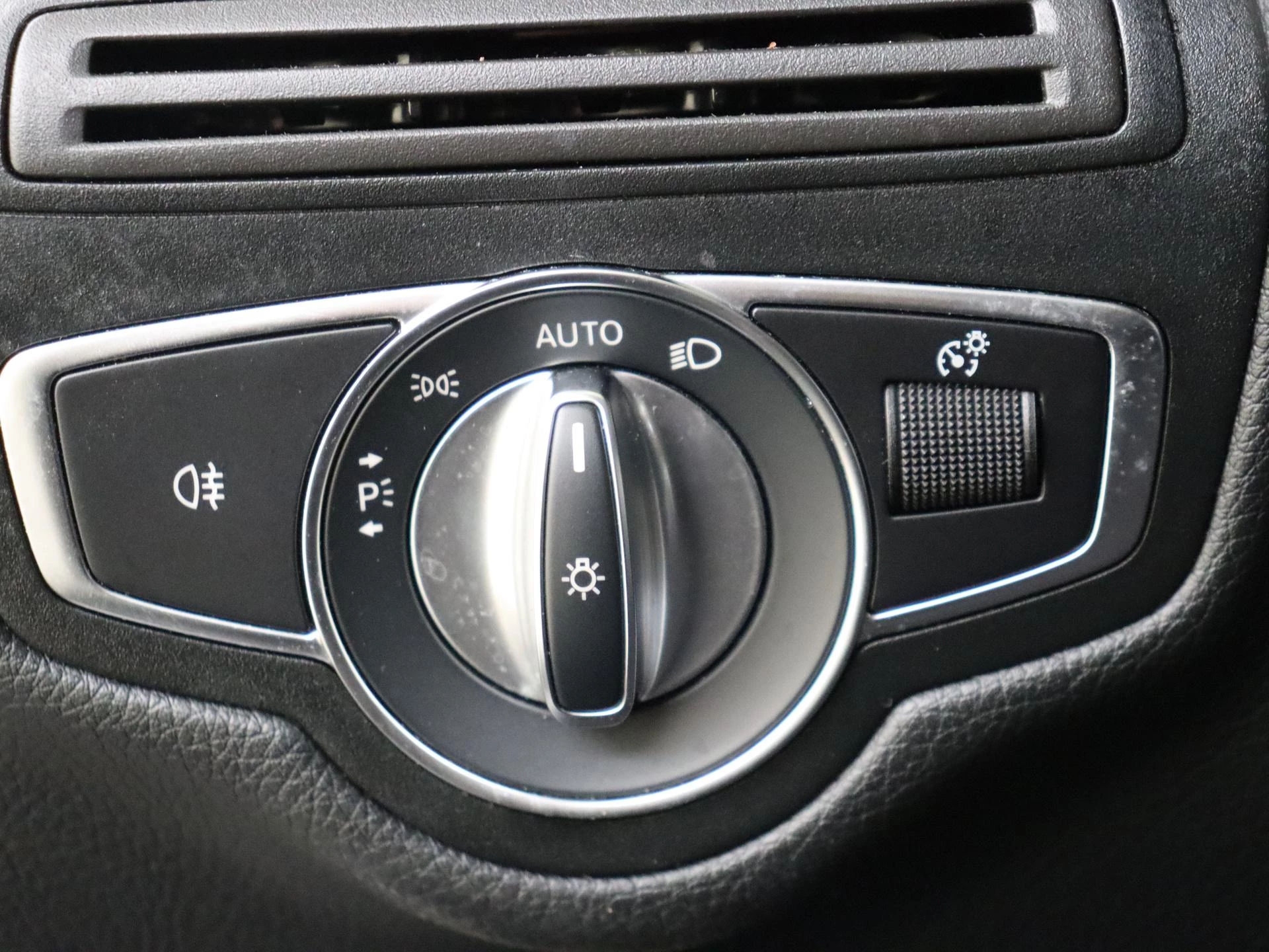 Mercedes-Benz-GLC-image-24