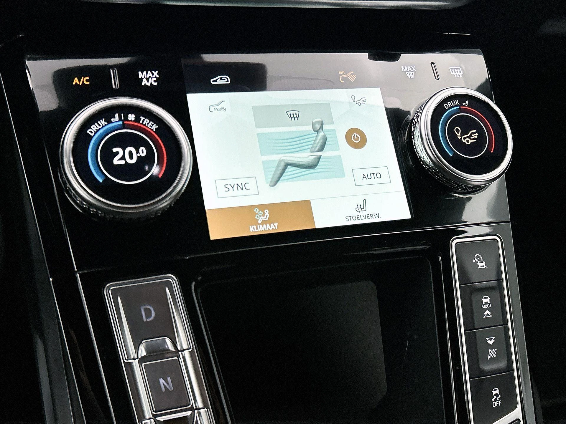 Jaguar-I-PACE-image-22