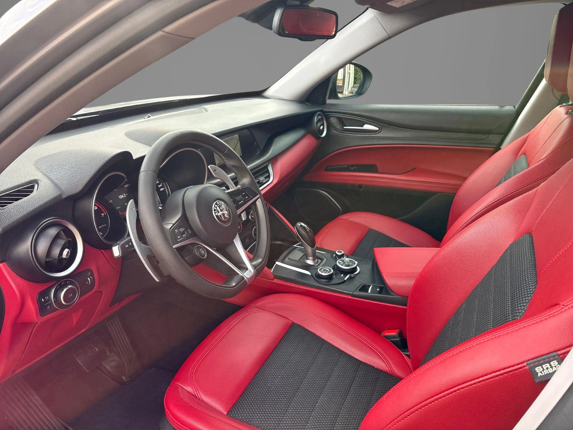 Alfa Romeo-Stelvio-image-2
