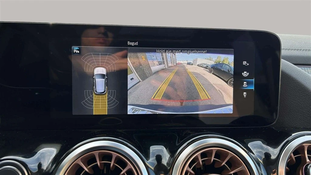Mercedes-Benz-EQA-image-16