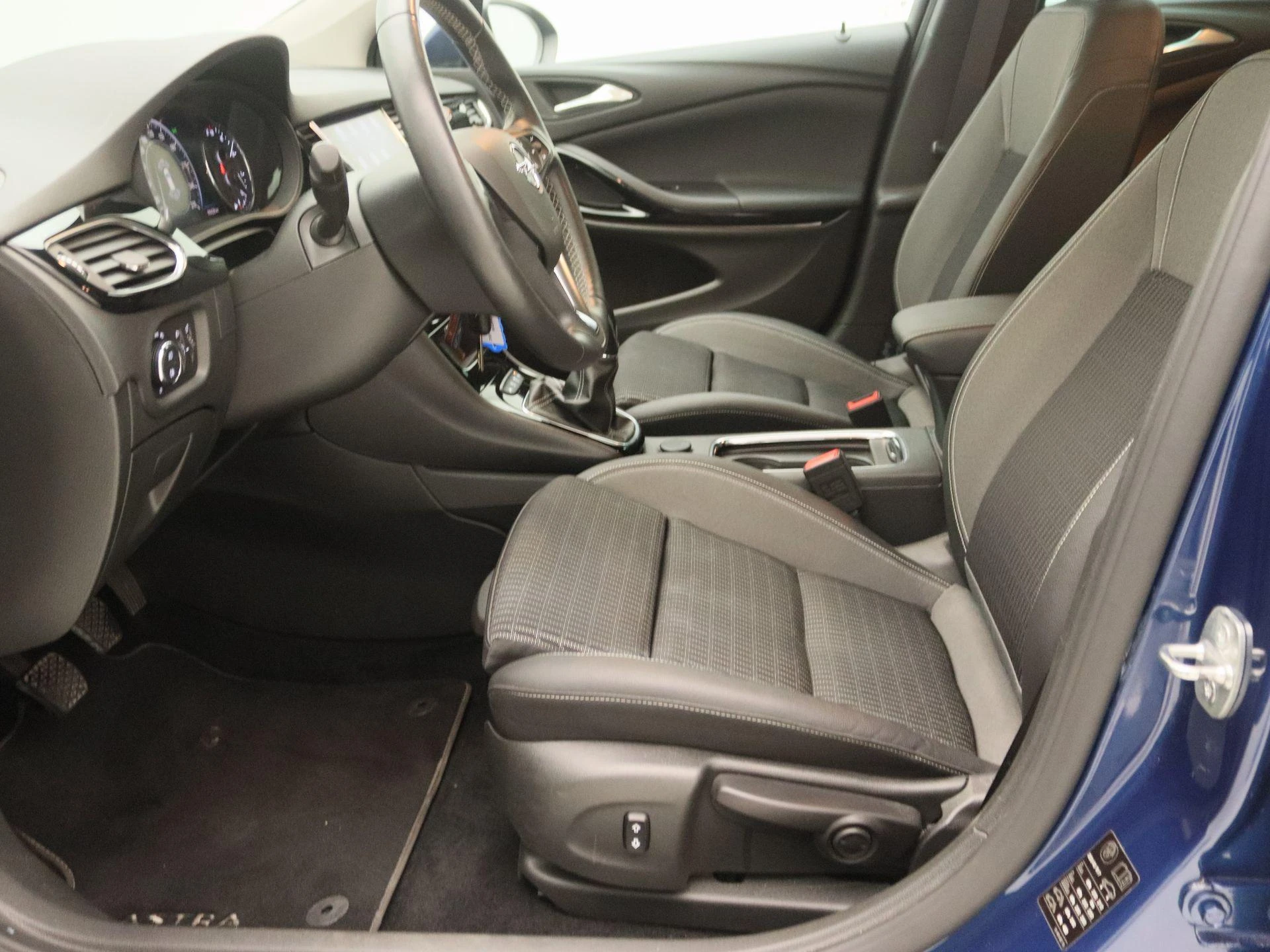 Opel-Astra-image-11