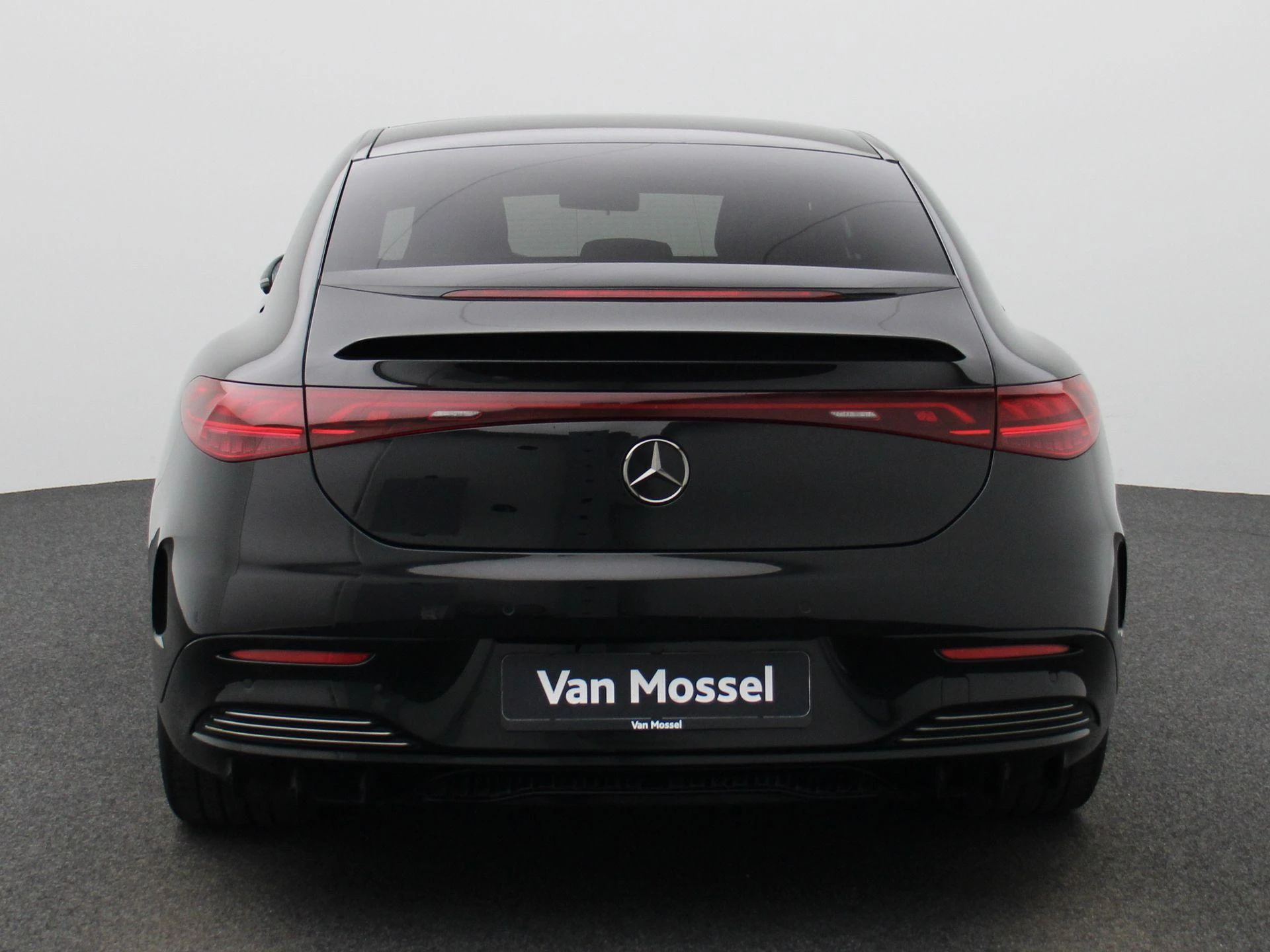 Mercedes-Benz-EQE-image-4