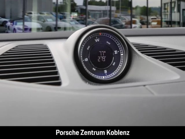 Porsche Macan -