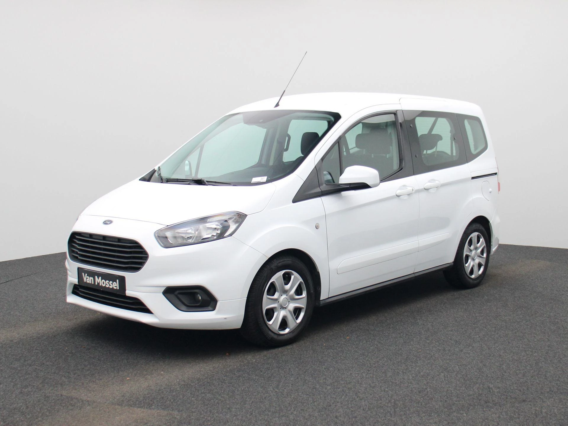 Ford-Tourneo Courier-image-0