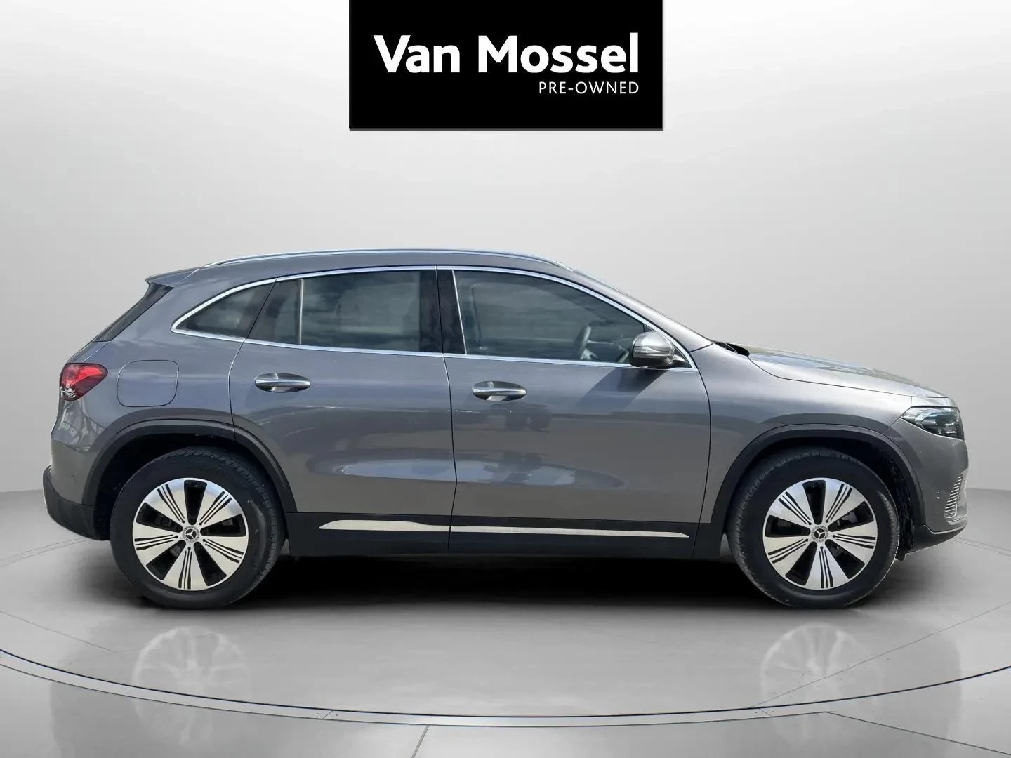 Mercedes-Benz-EQA-image-3