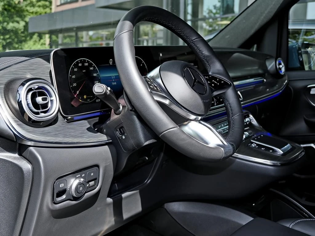 Mercedes-Benz-V-Klasse 300-image-9