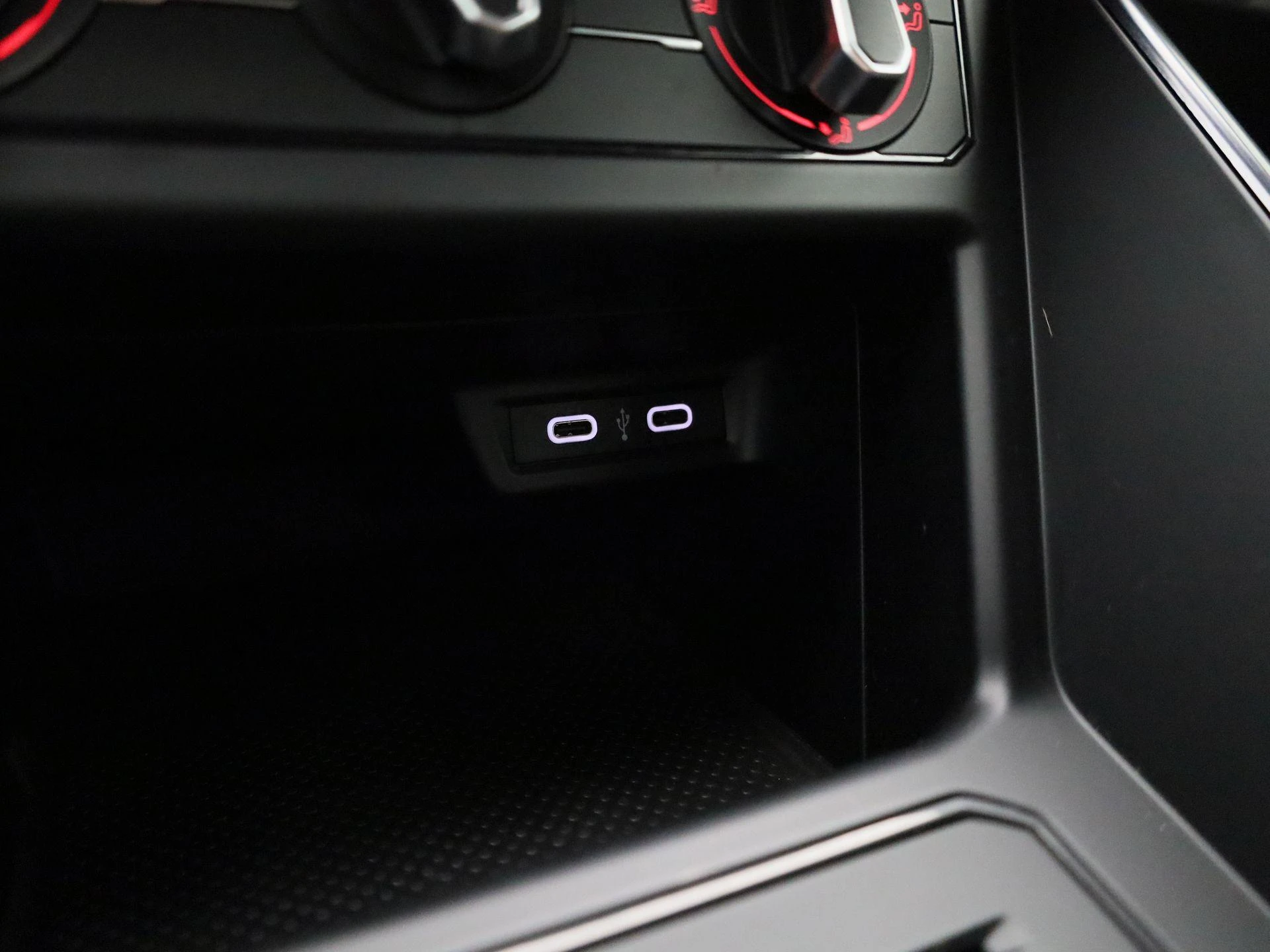 Volkswagen-Polo-image-25