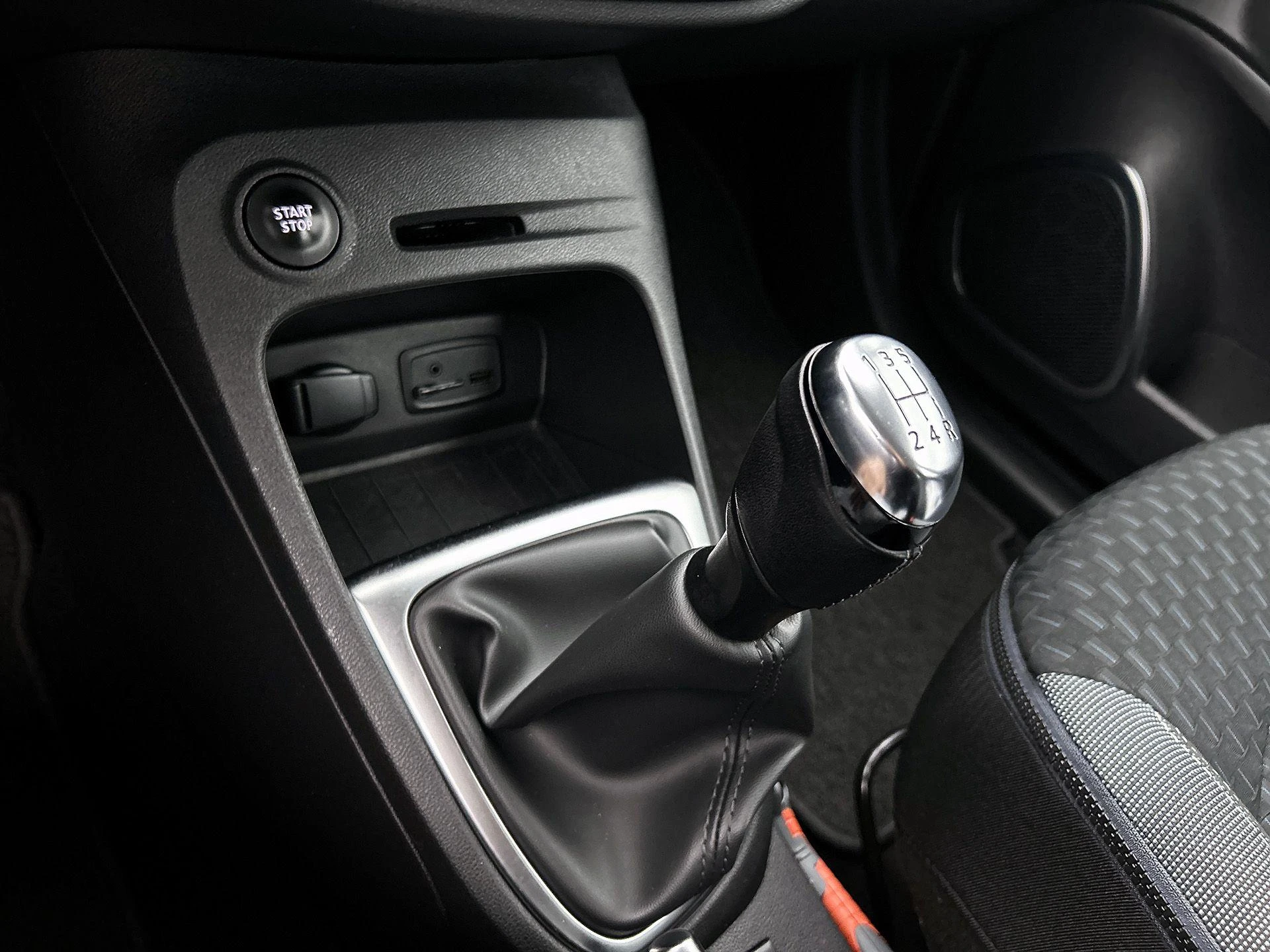 Renault-Captur-image-19