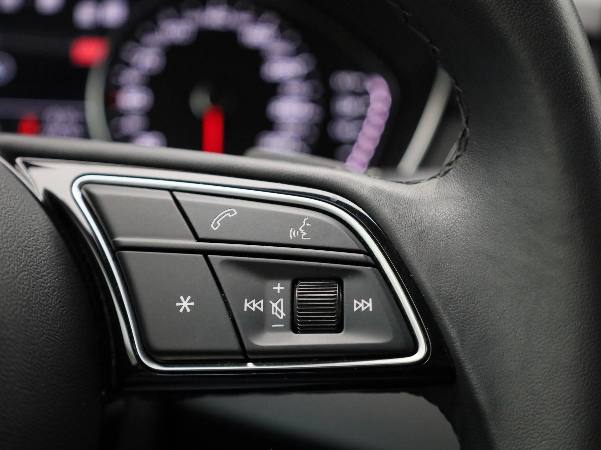 Audi A4 2.0 30 TDi 100kW S tronic Attraction B.E