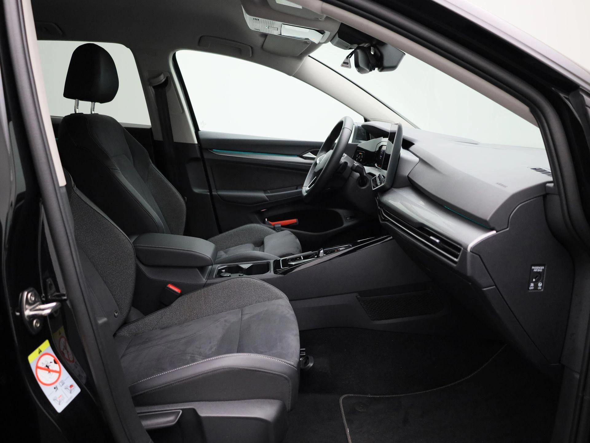 Volkswagen-Golf-image-43