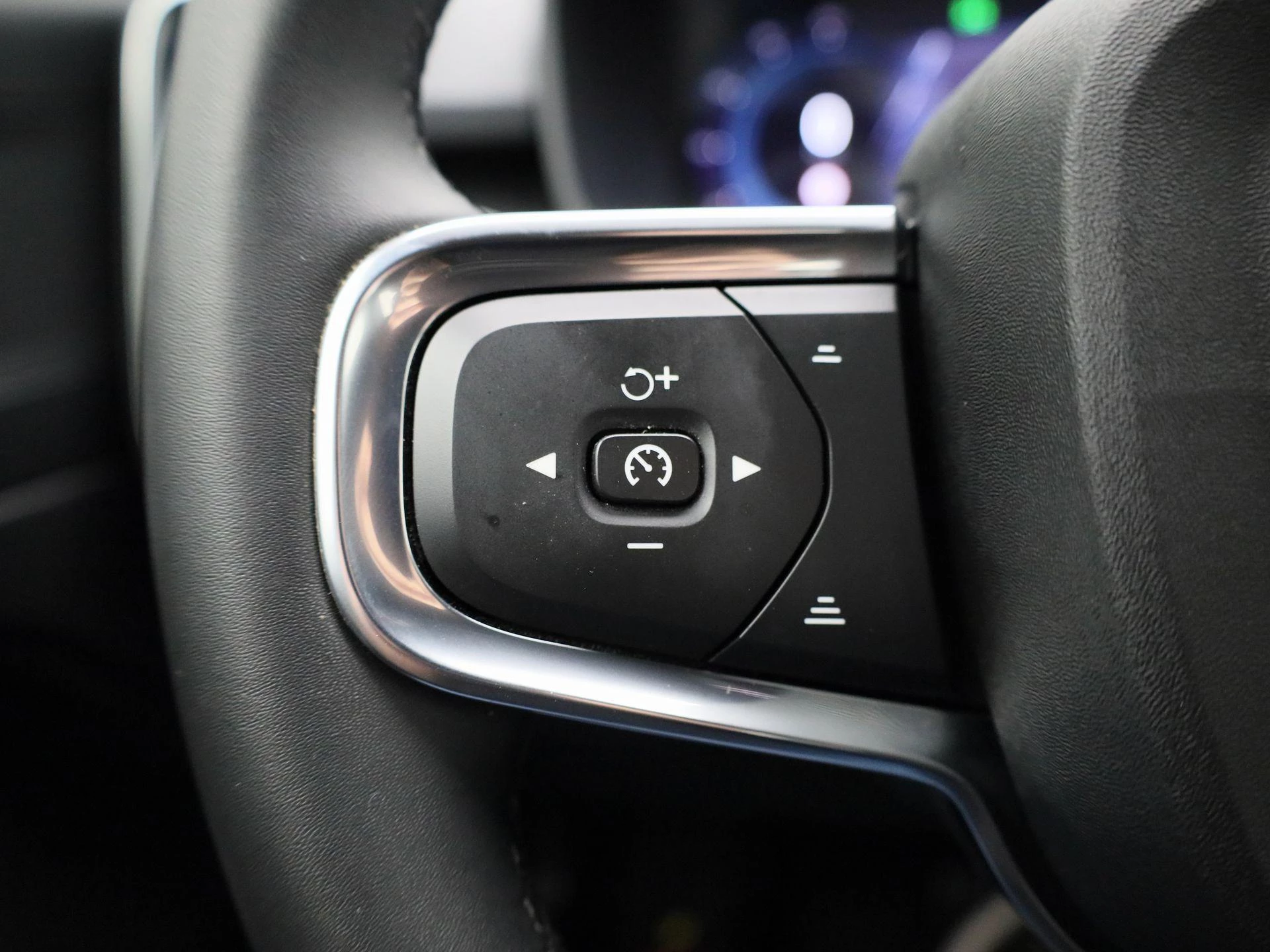 Volvo-XC40-image-16