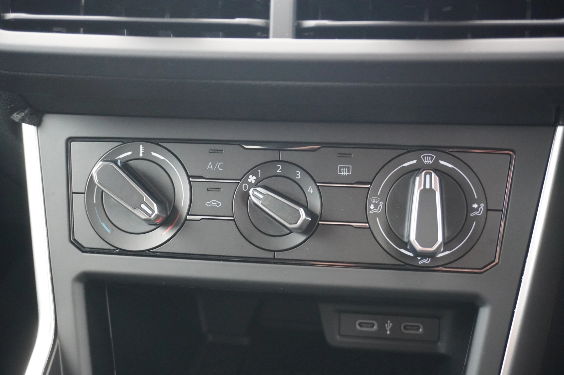 Volkswagen-Polo-image-32