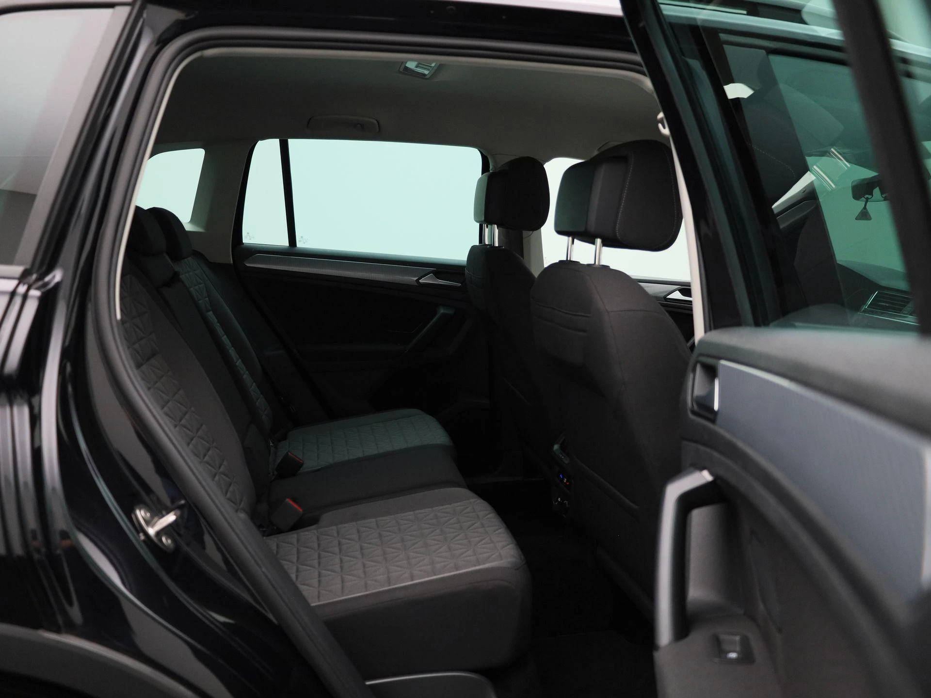 Volkswagen-Tiguan-image-34