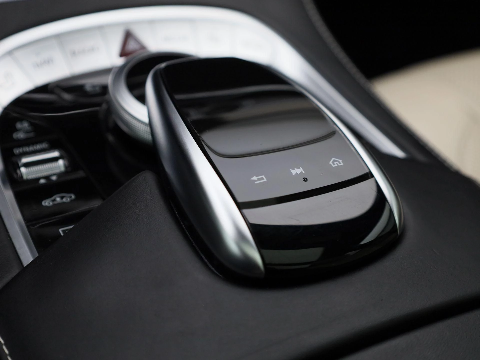 Mercedes-Benz-S-Klasse-image-34