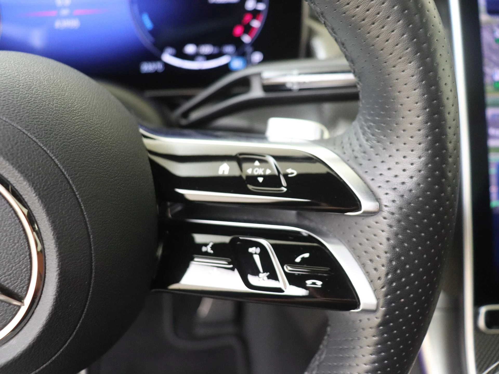 Mercedes-Benz-GLC-image-13