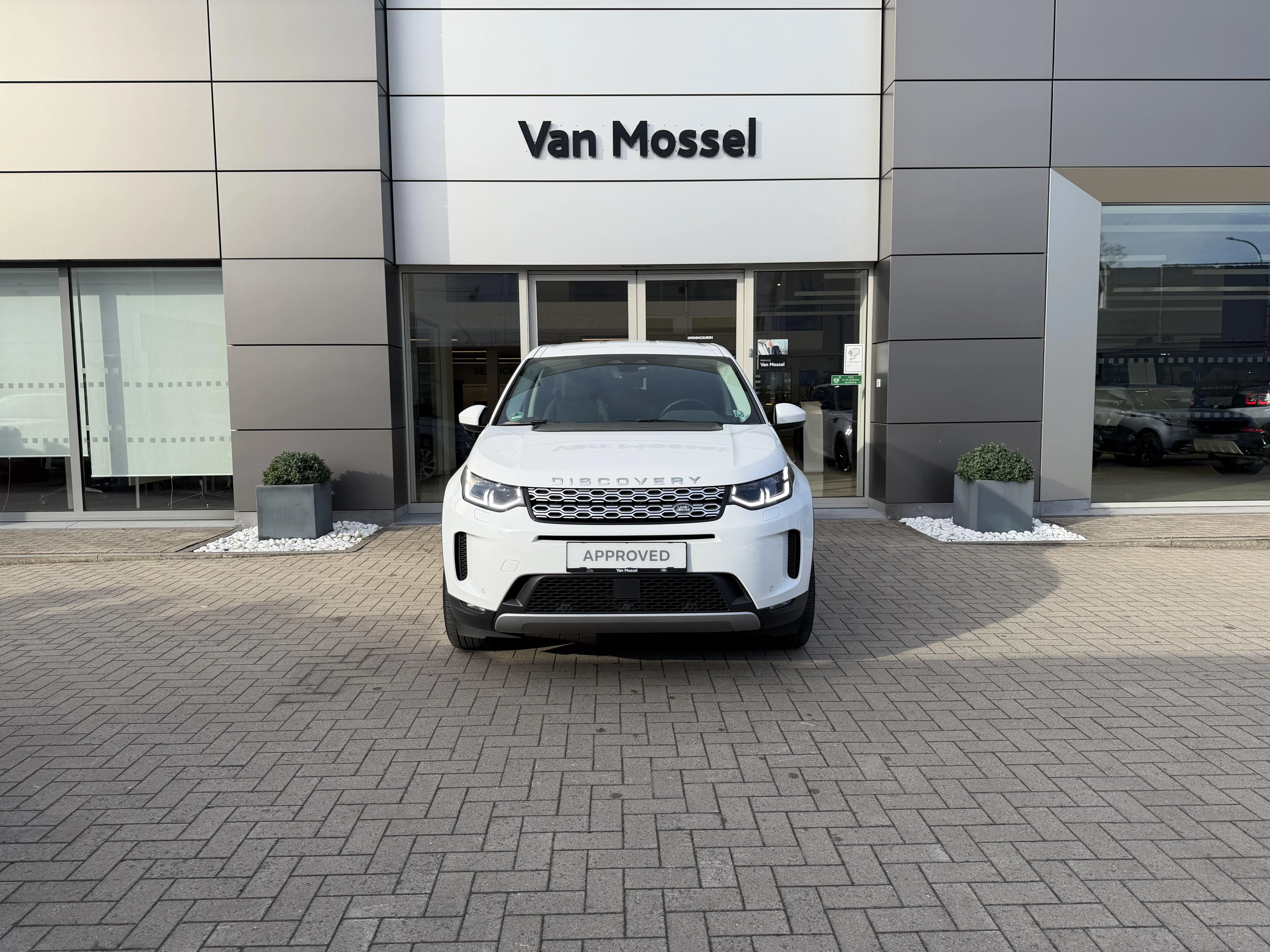 Land Rover-Discovery Sport-image-1
