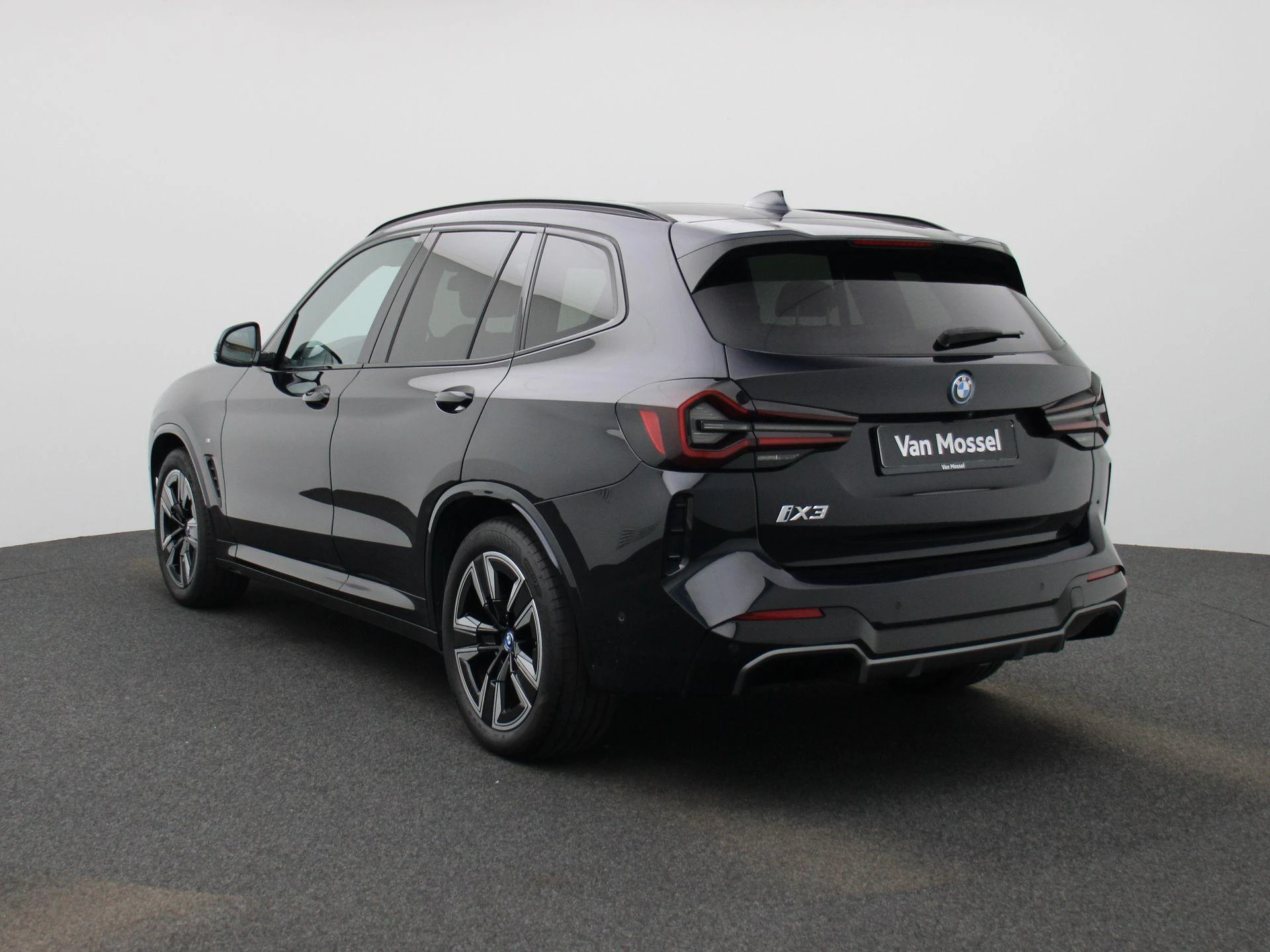 BMW-iX3-image-1