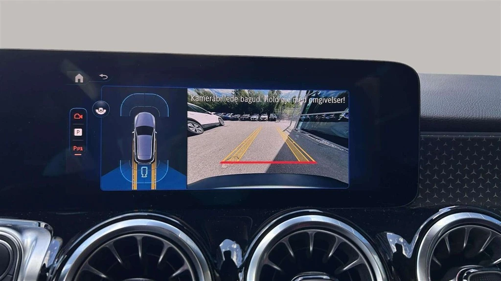 Mercedes-Benz-EQB-image-14