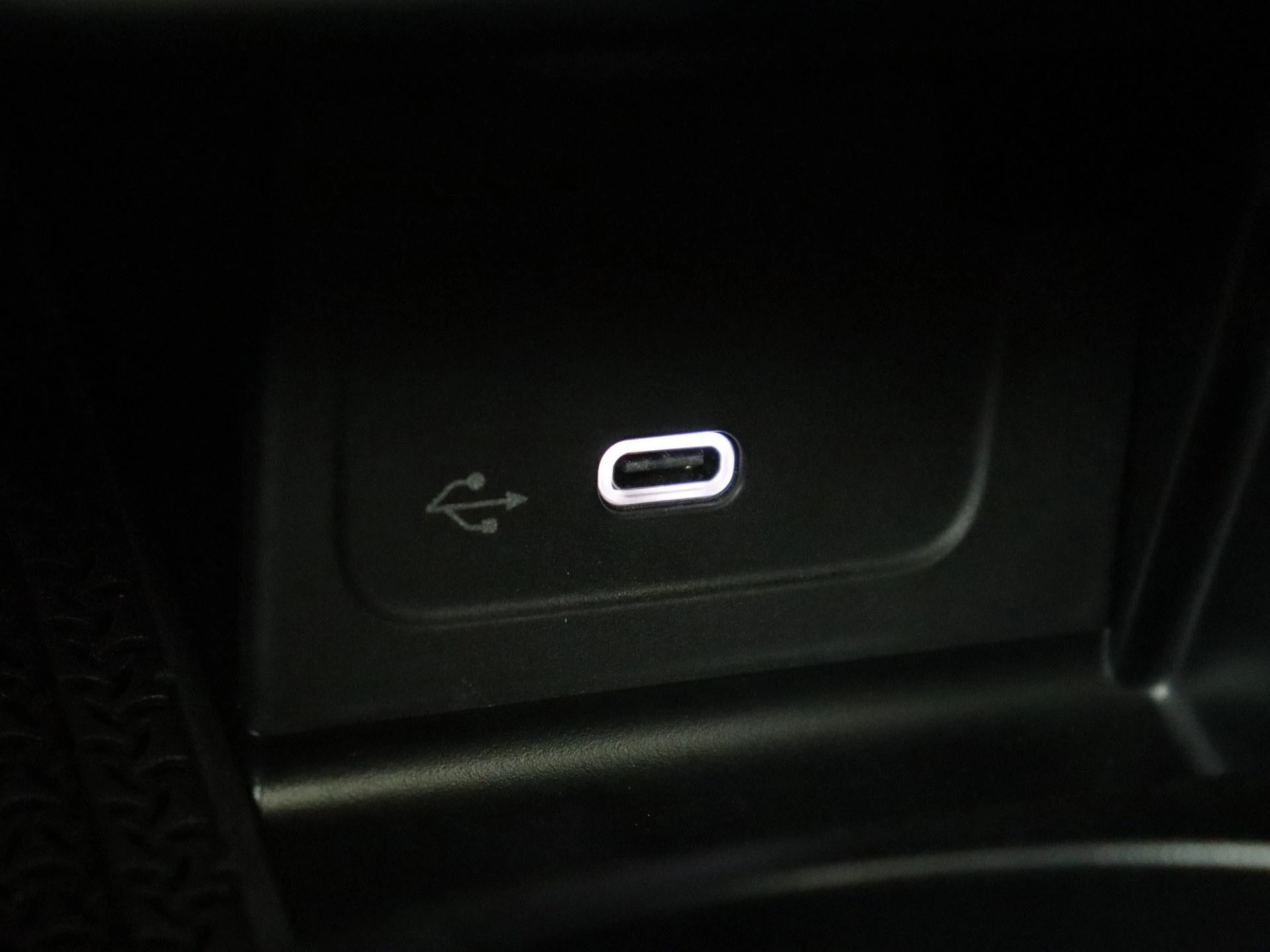Mercedes-Benz-C-Klasse-image-20