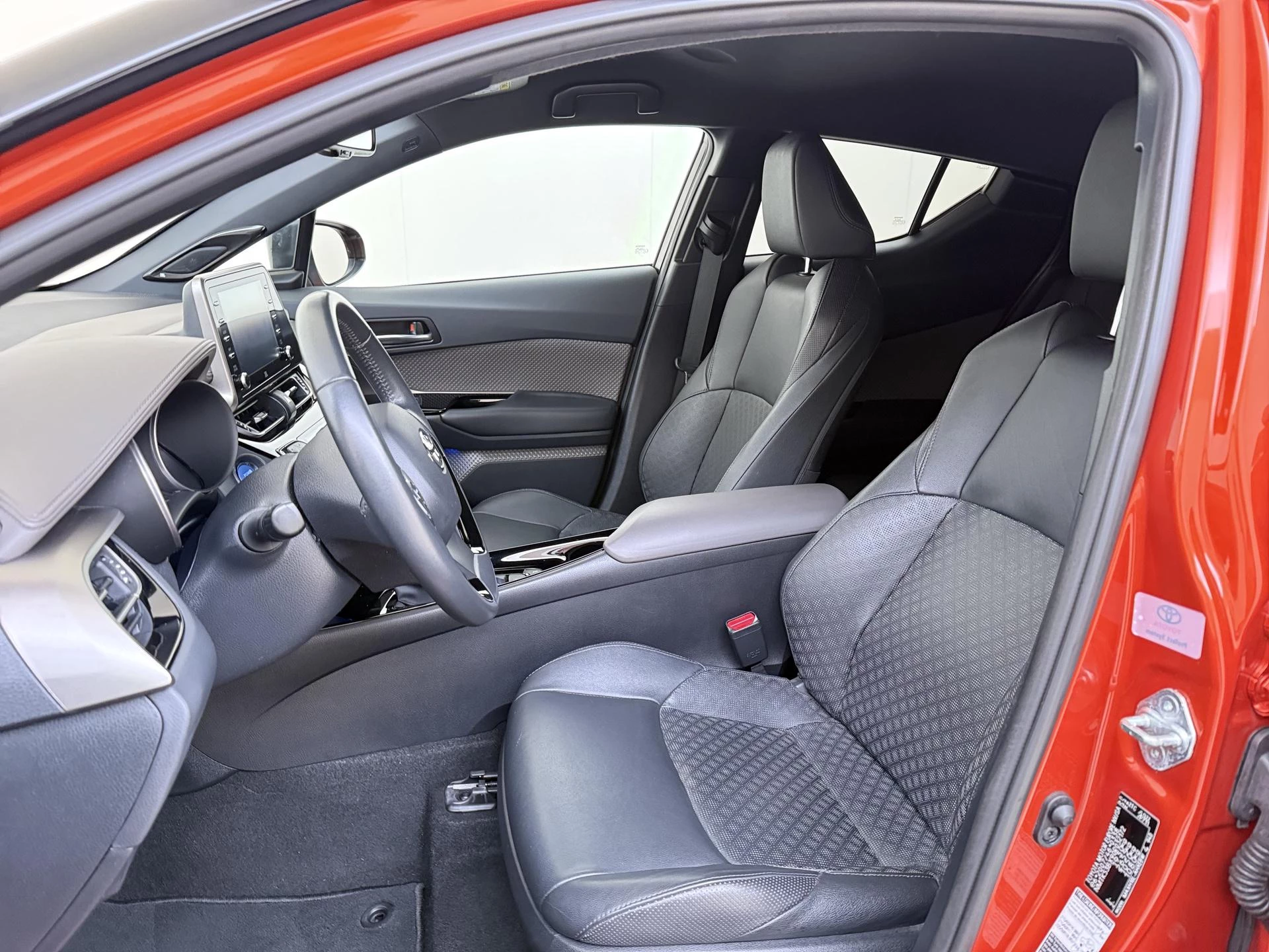 Toyota-C-HR-image-10