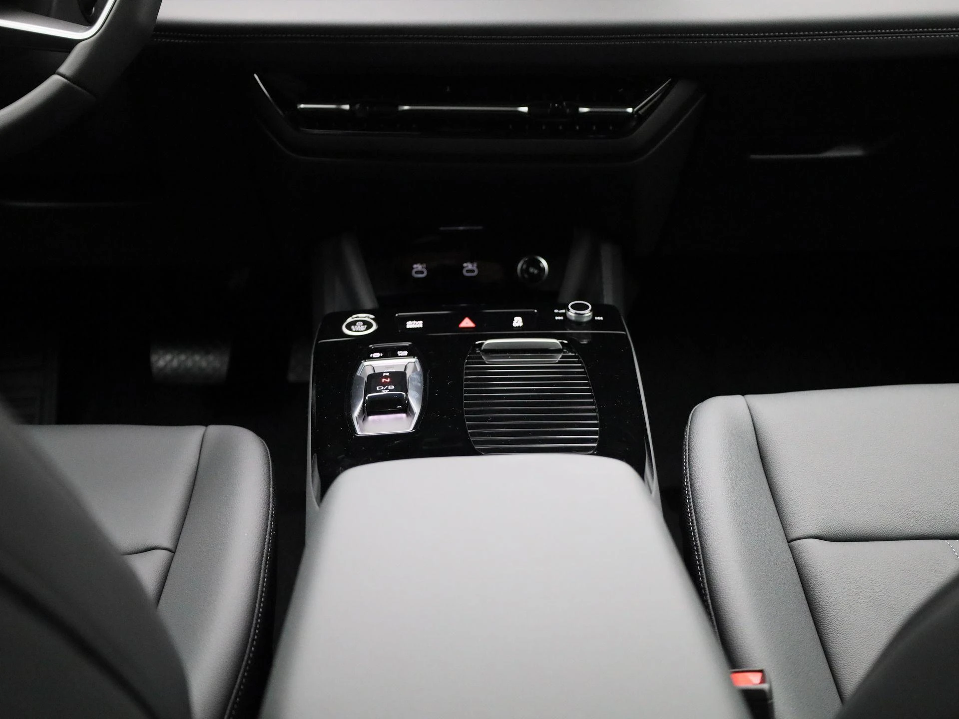 Audi-Q6 e-tron-image-9
