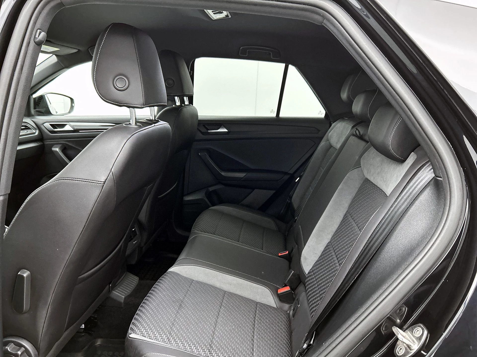 Volkswagen-T-Roc-image-27