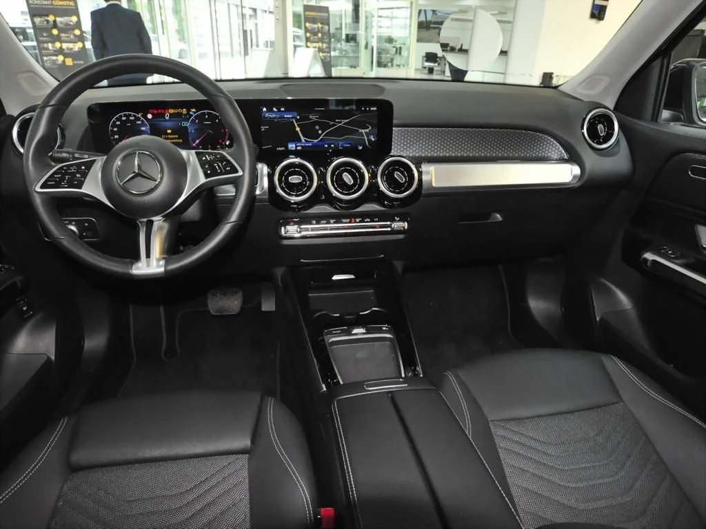 Mercedes-Benz-GLB 200 d-image-11