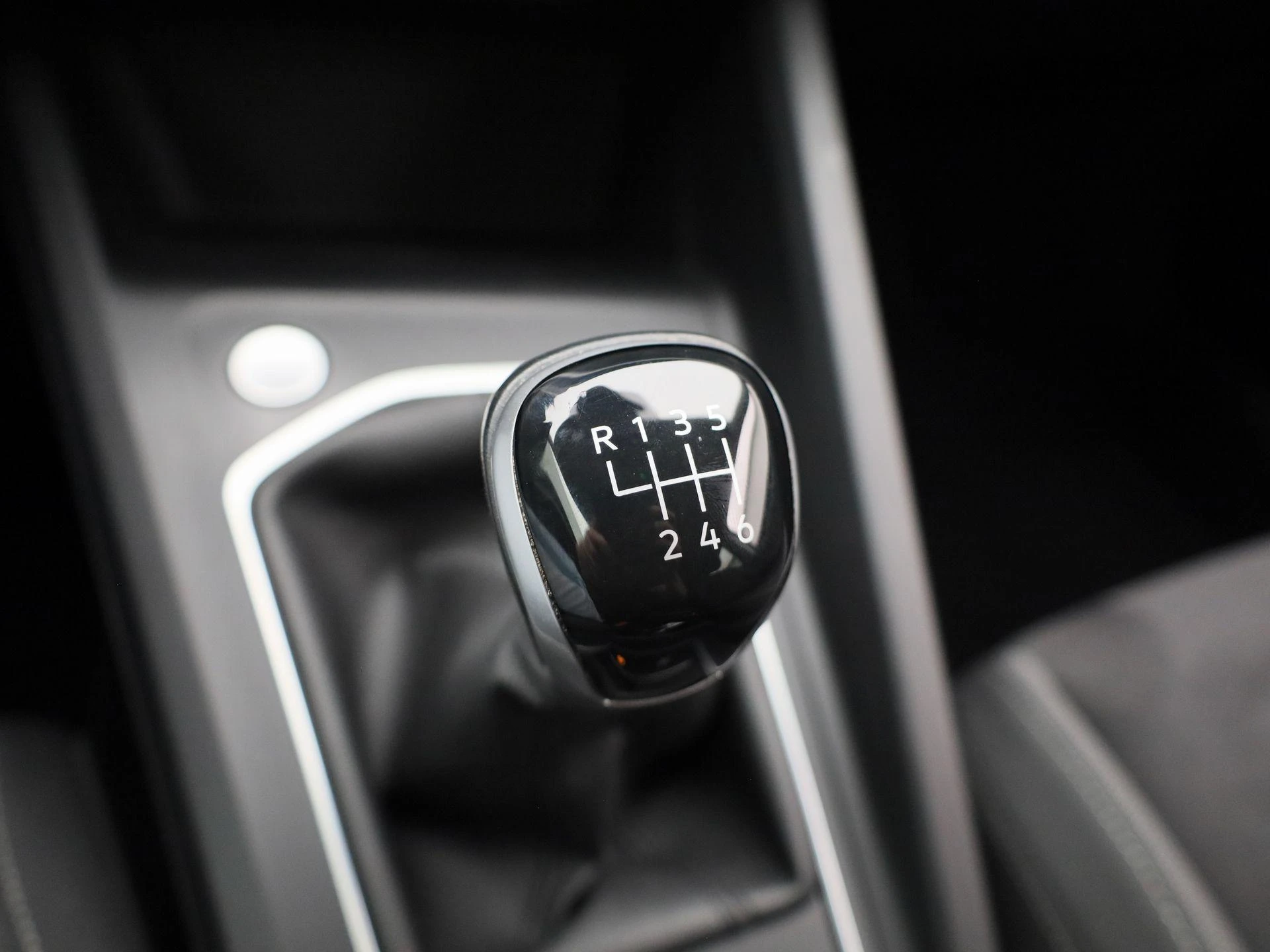 Volkswagen-Golf-image-26