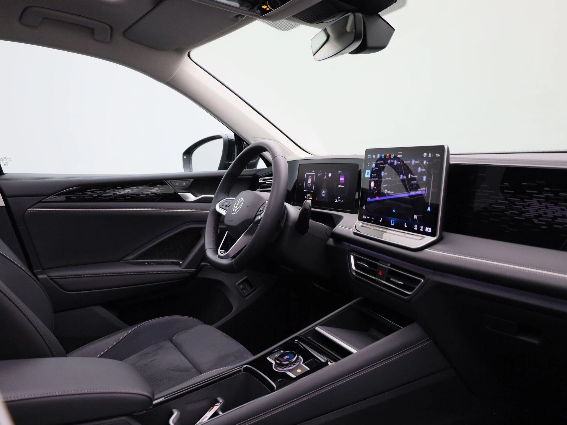 Volkswagen-Tiguan-image-38