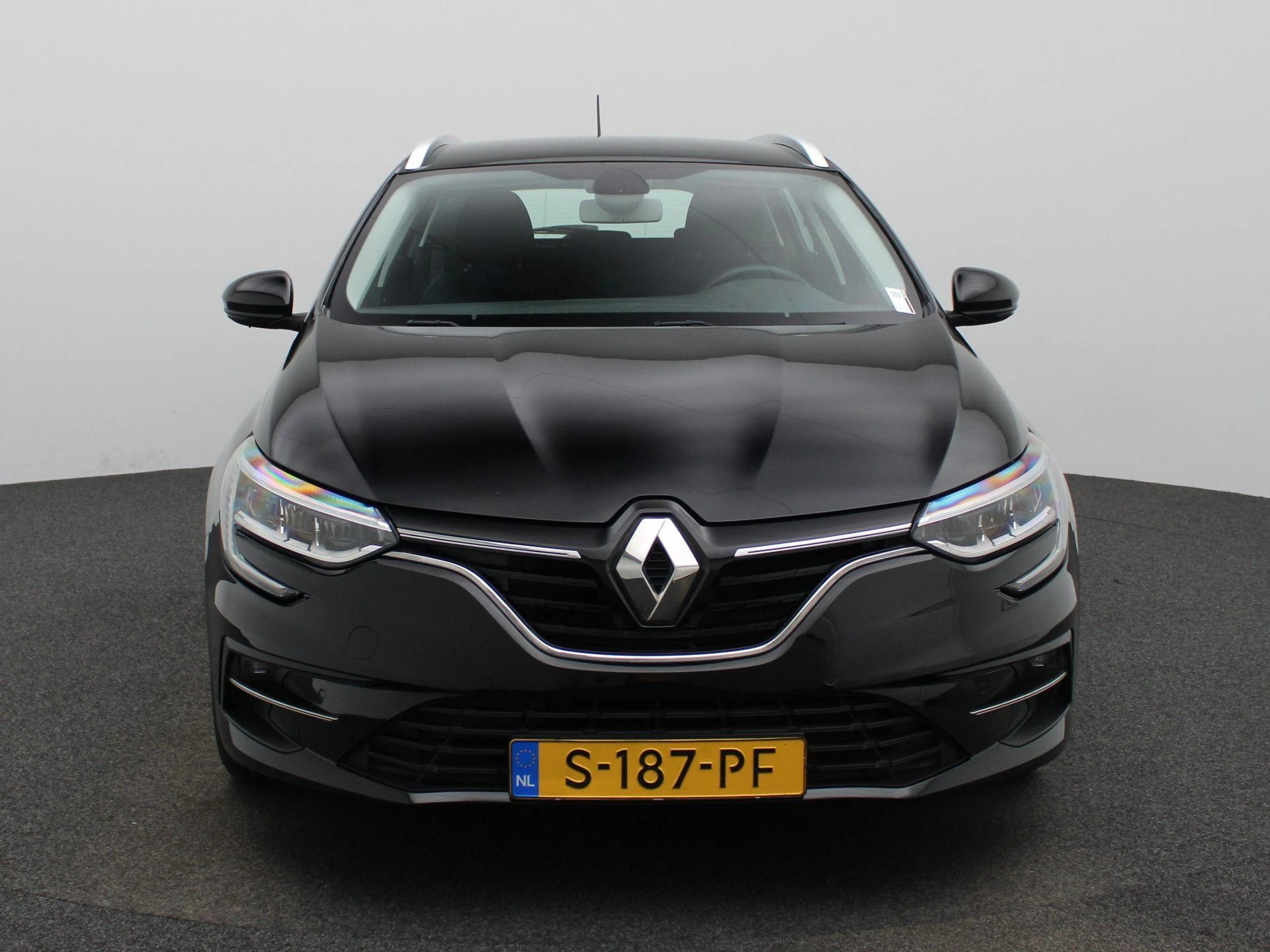 Renault-Megane E-Tech-image-2
