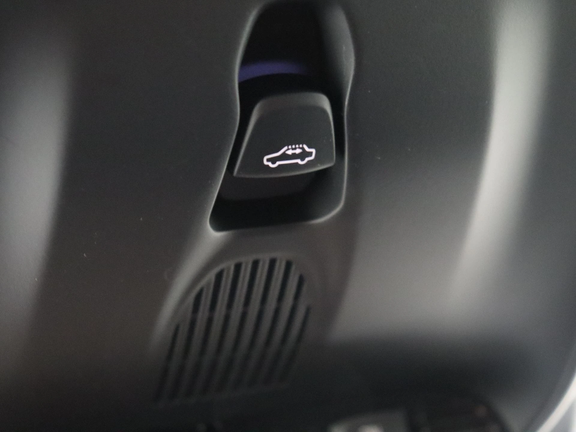 Volvo-V40-image-23