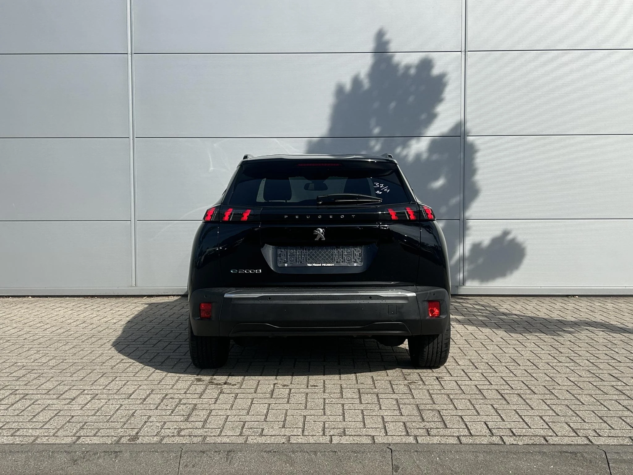 Peugeot-e-2008-image-7