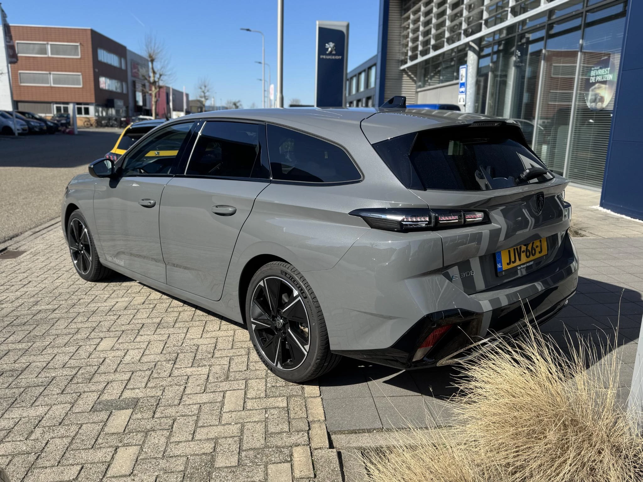 Peugeot-e-308-image-3