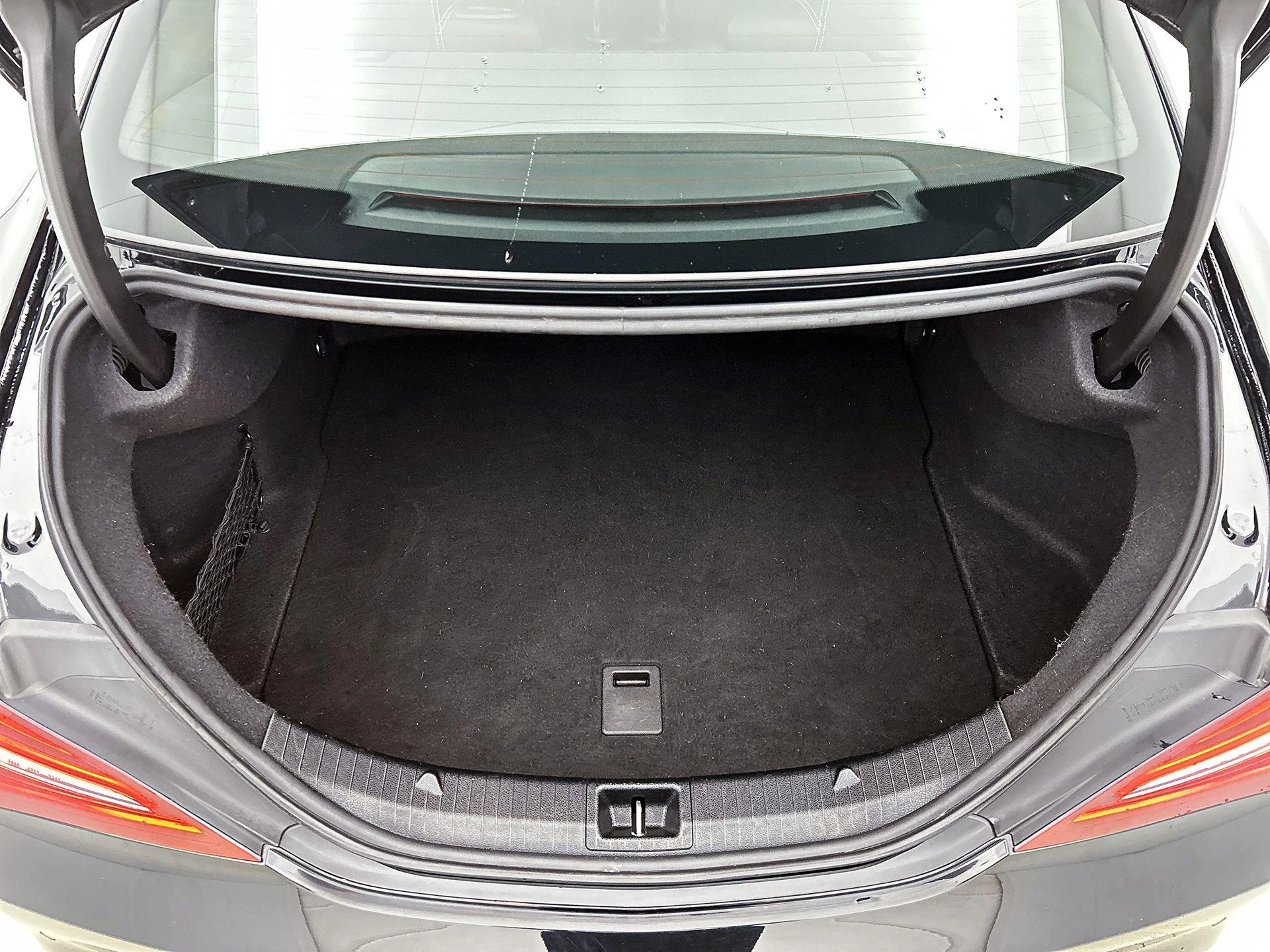 Mercedes-Benz-CLA-image-21