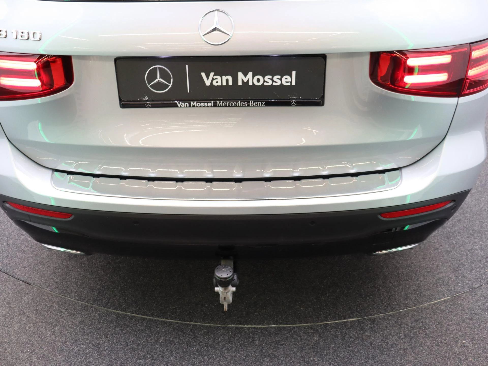 Mercedes-Benz GLB 180 Luxury Line + CARPLAY + TREKHAAK + NIGHTPAKKET +