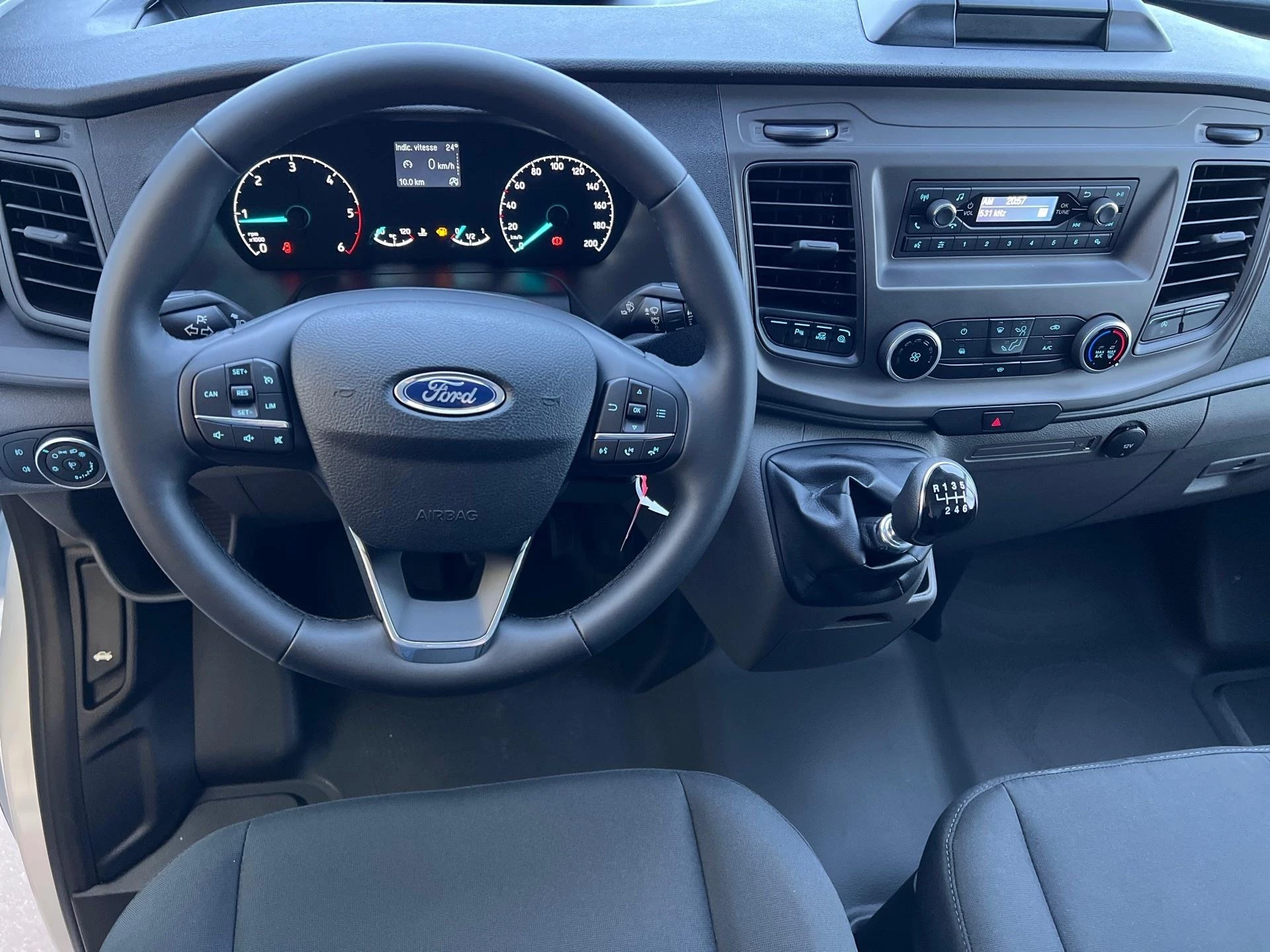 Ford-Transit Custom-image-5