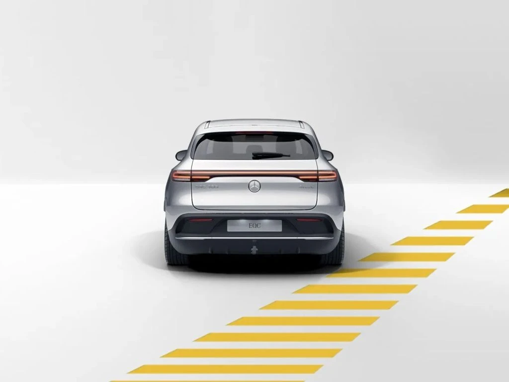 Mercedes-Benz-EQC 400-image-5