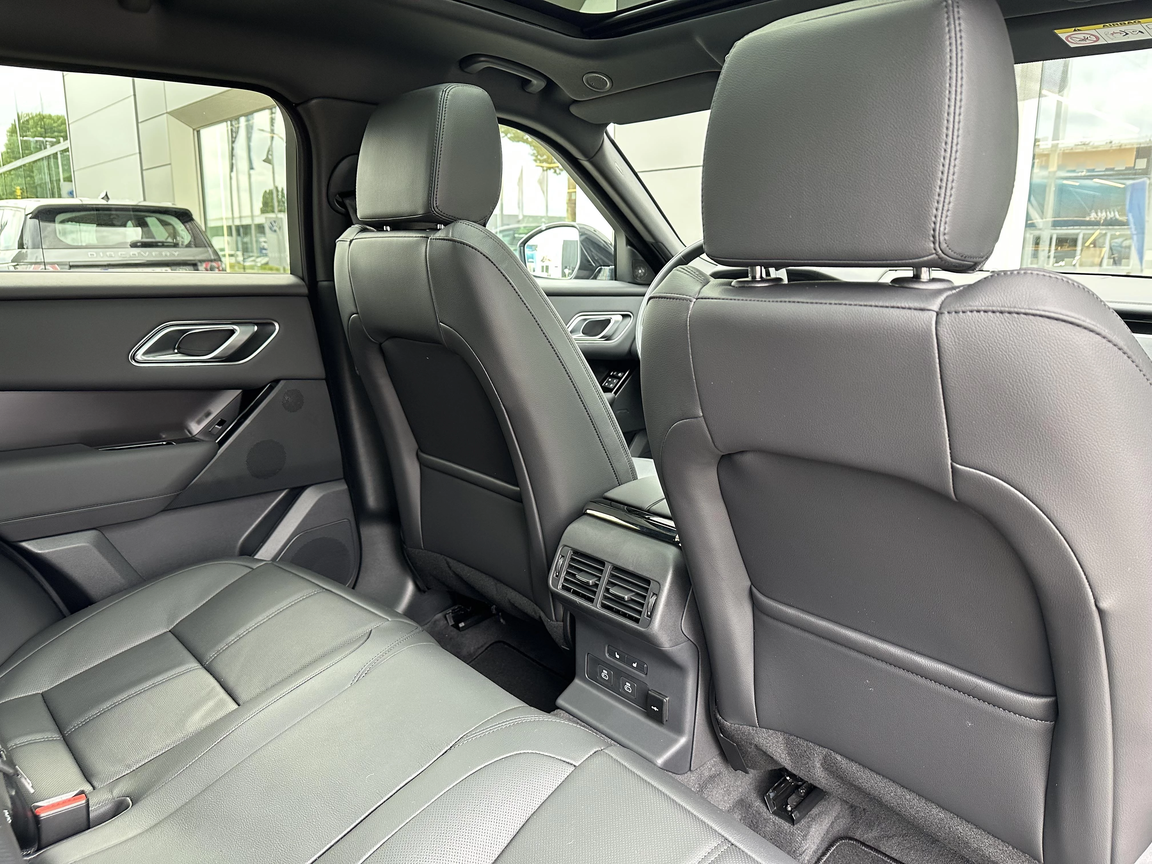 Land Rover-Range Rover Velar-image-10