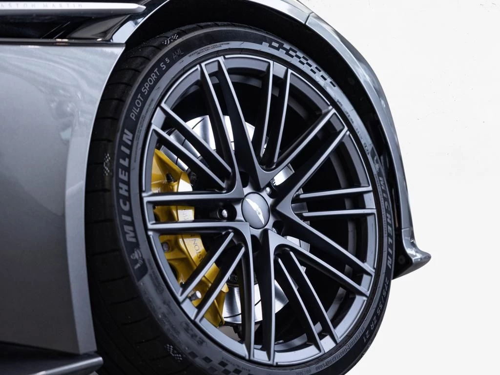 Aston Martin DB12 Volante Aston Martin Hamburg