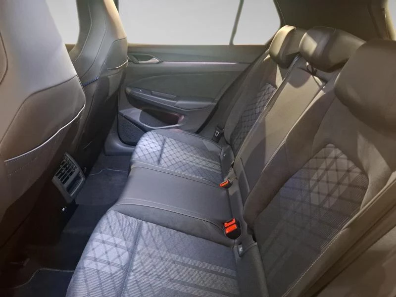 Volkswagen-Golf-image-16