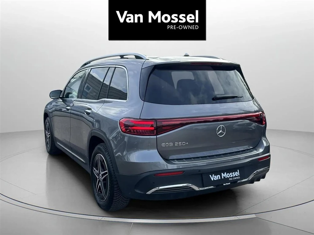 Mercedes-Benz-EQB-image-6