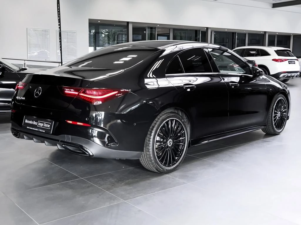 Mercedes-Benz-CLA 200-image-5