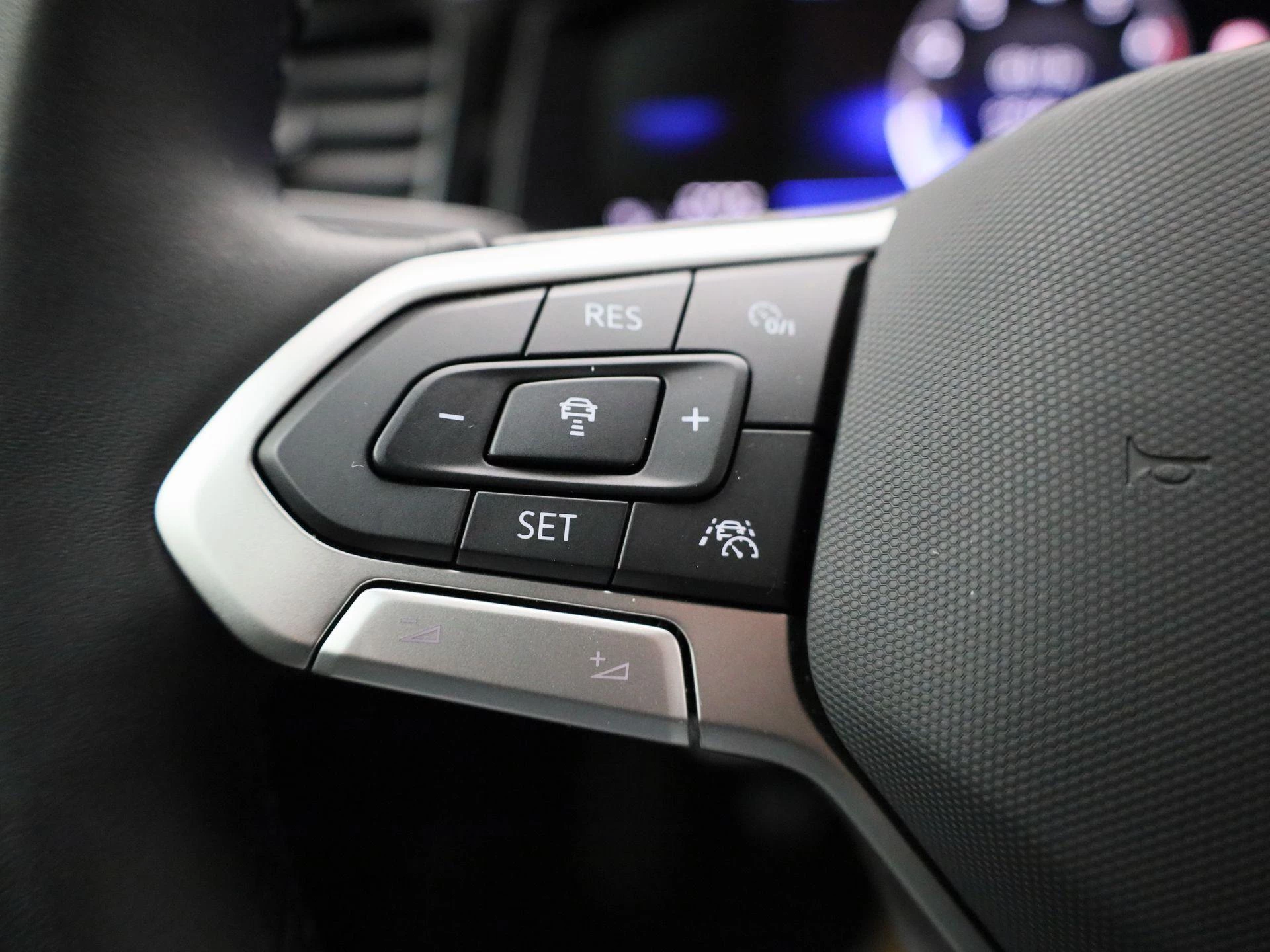 Volkswagen-Polo-image-17