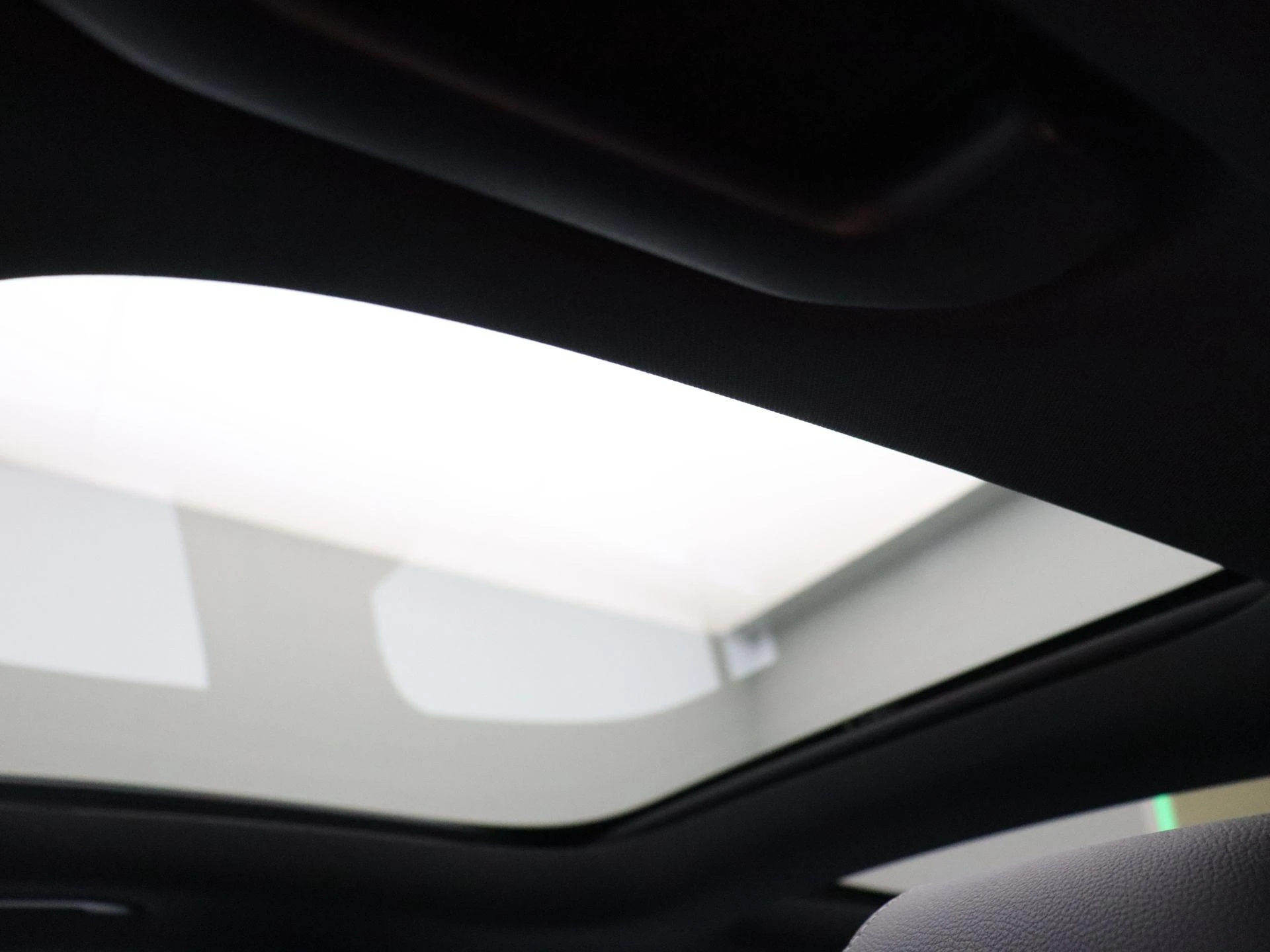 Mercedes-Benz-EQA-image-9