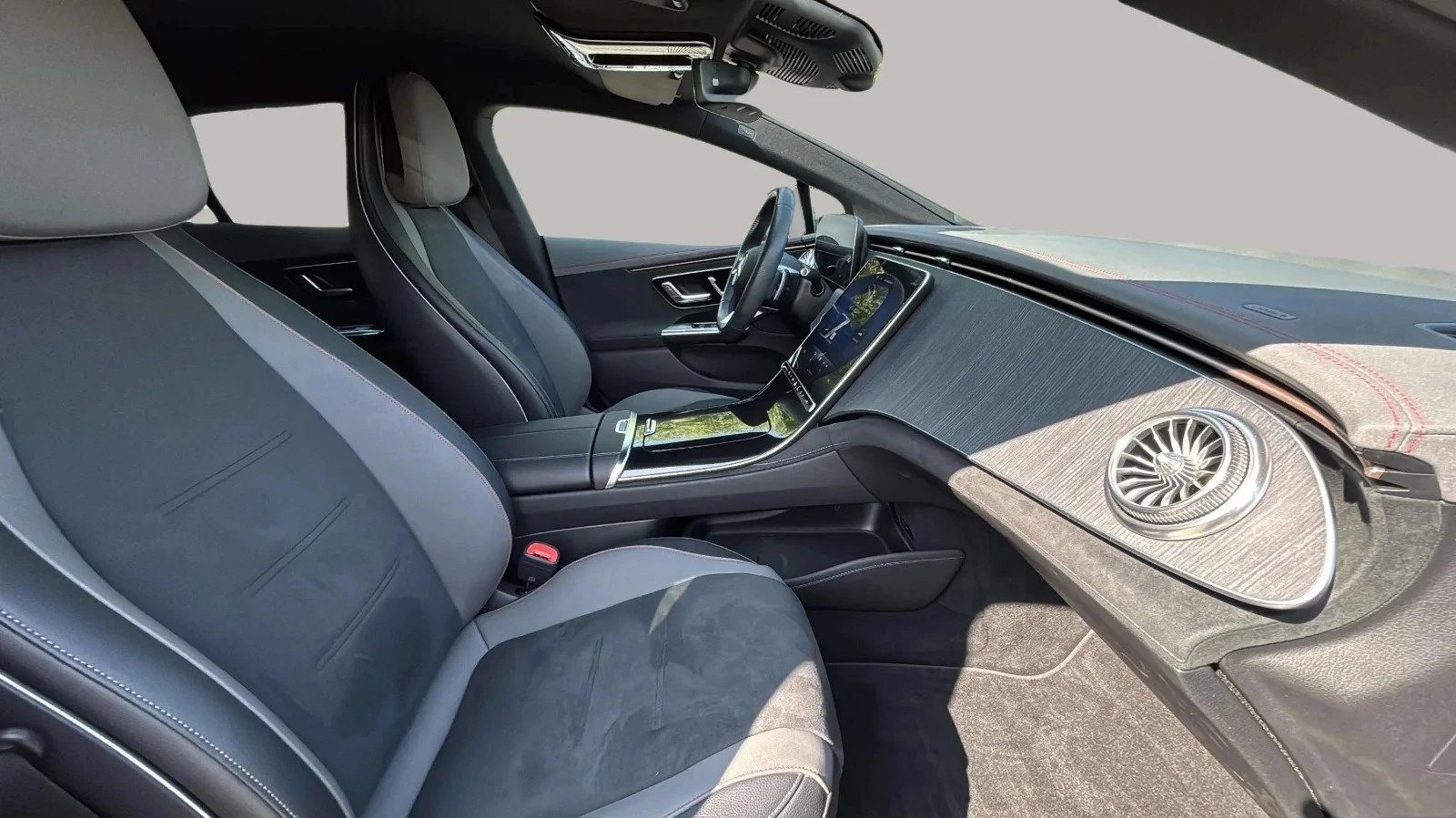 Mercedes-Benz-EQE-image-9