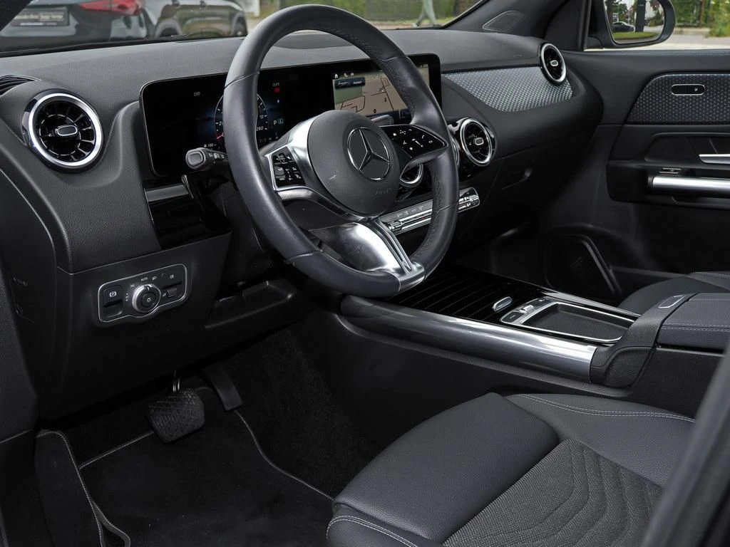 Mercedes-Benz-GLA 200 d-image-8