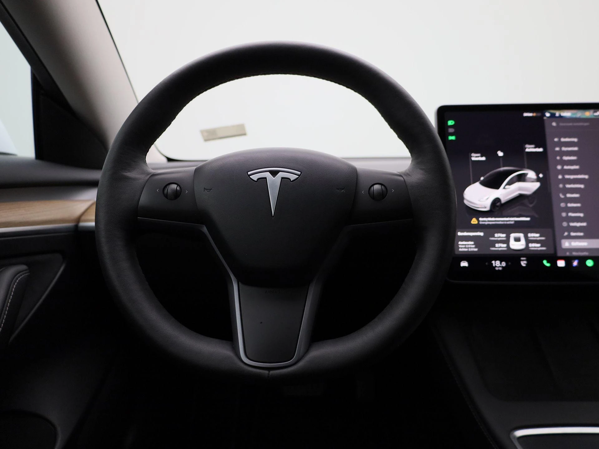 Tesla-Model 3-image-7